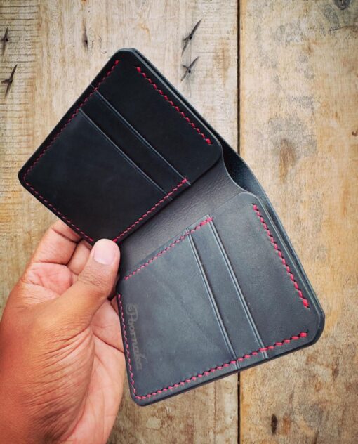 Mystery exclusives vertical 4 cards bifold wallet P259